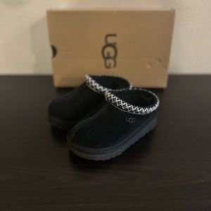 BRAND NEW! NEVER WORN! UGG Slippers little boys size 8